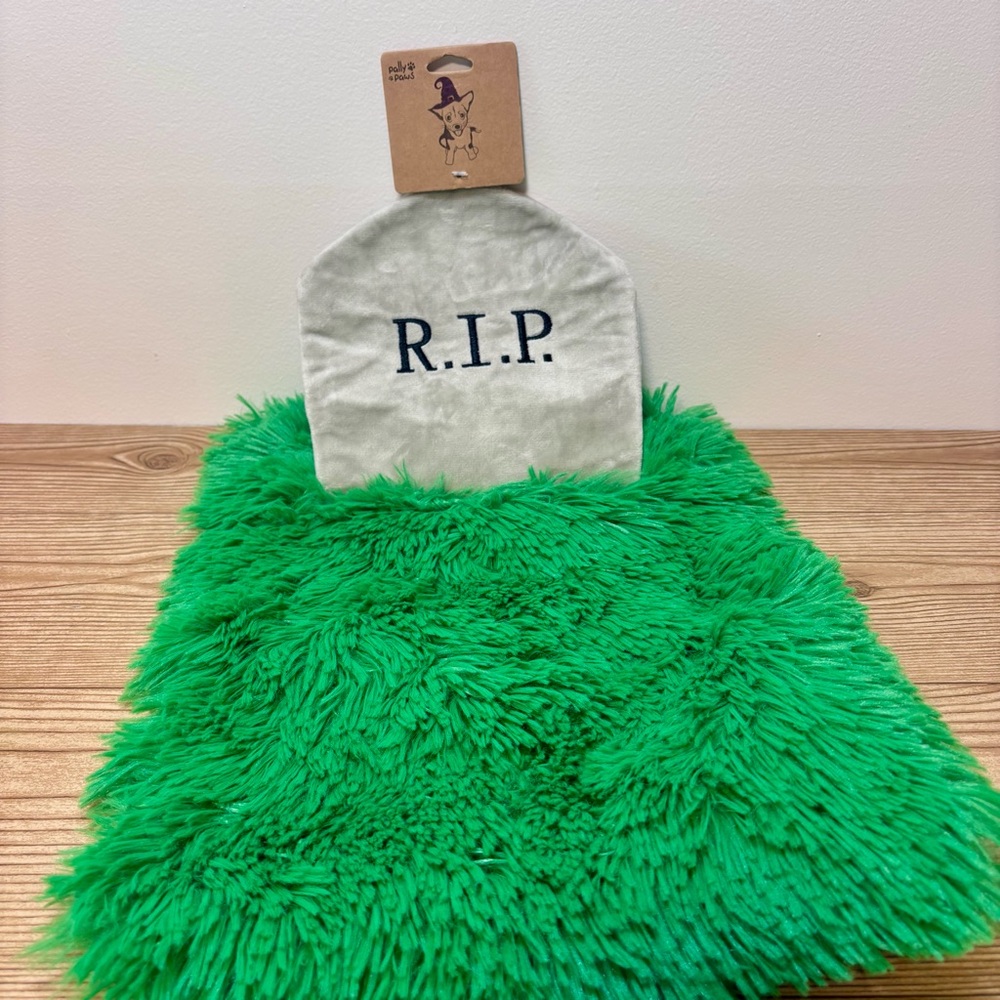 Halloween Dog Toy RIP Gravestone & Grass Crinkle Toy With Squeaker
